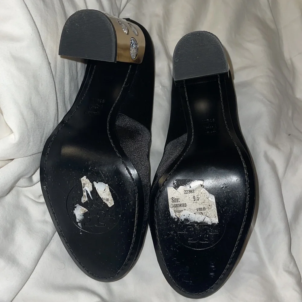 Gorgeous satin black Tory Birch heels - Picture 5 of 5